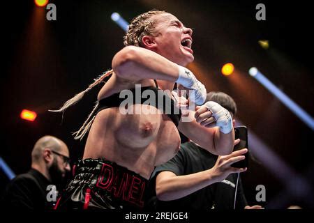 hemsley boxing celebration|OnlyFans boxer Daniella Hemsley lifts her top to celebrate